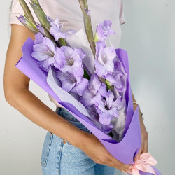 Букет из 3 сиреневых гладиолусов