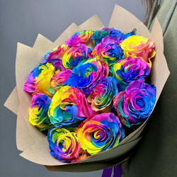 Букет из 17 радужных роз