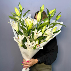 Букет из 5 белых лилий