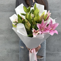 Букет из 5 розовых лилий