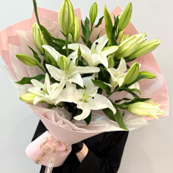 Букет из 7 белых лилий