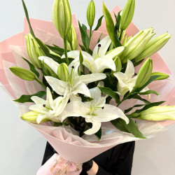 Букет из 7 белых лилий