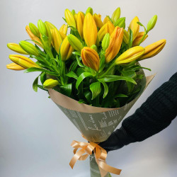 Букет из 7 оранжевых лилий