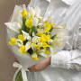 Букет из желтых и белых ирисов фото 2
