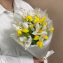 Букет из желтых и белых ирисов фото 3
