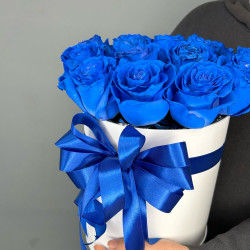 15 синих роз в шляпной коробке